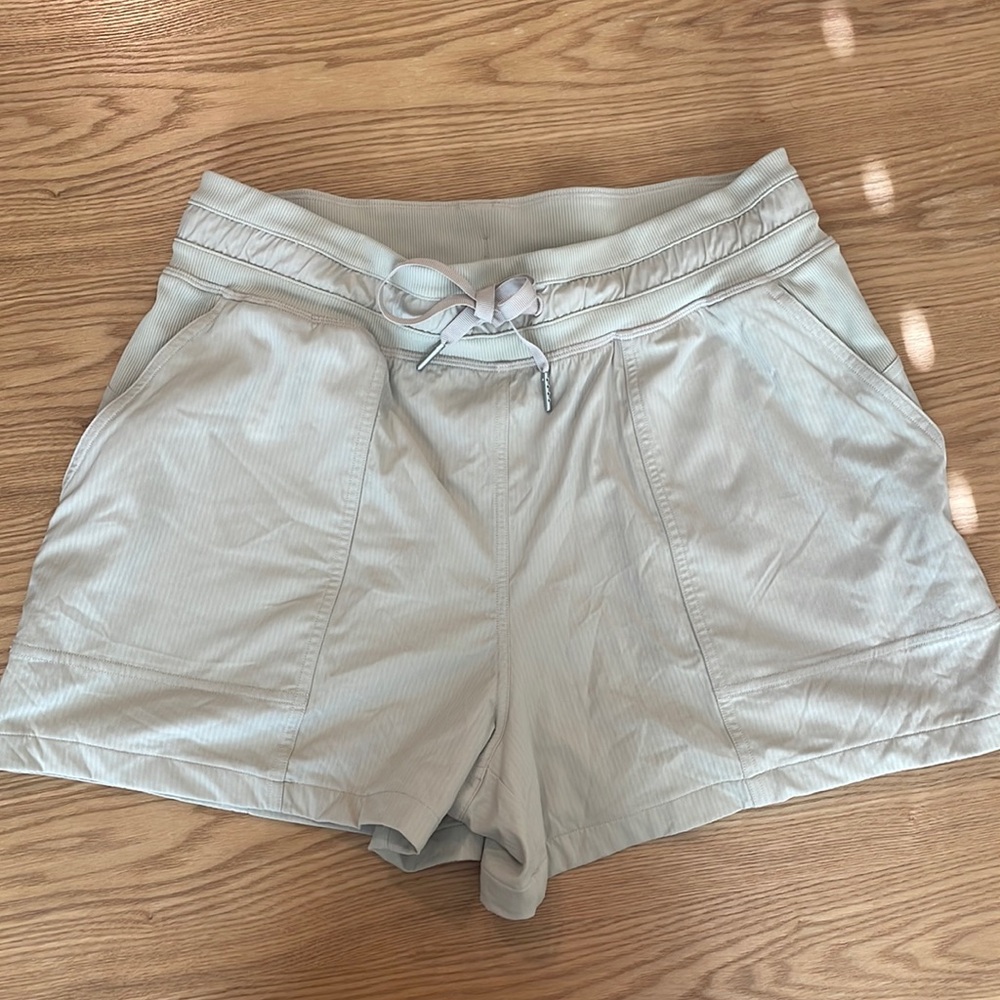 NWOT Lululemon Dance Studio High Rise Shorts 3.5” in Mojave Tan